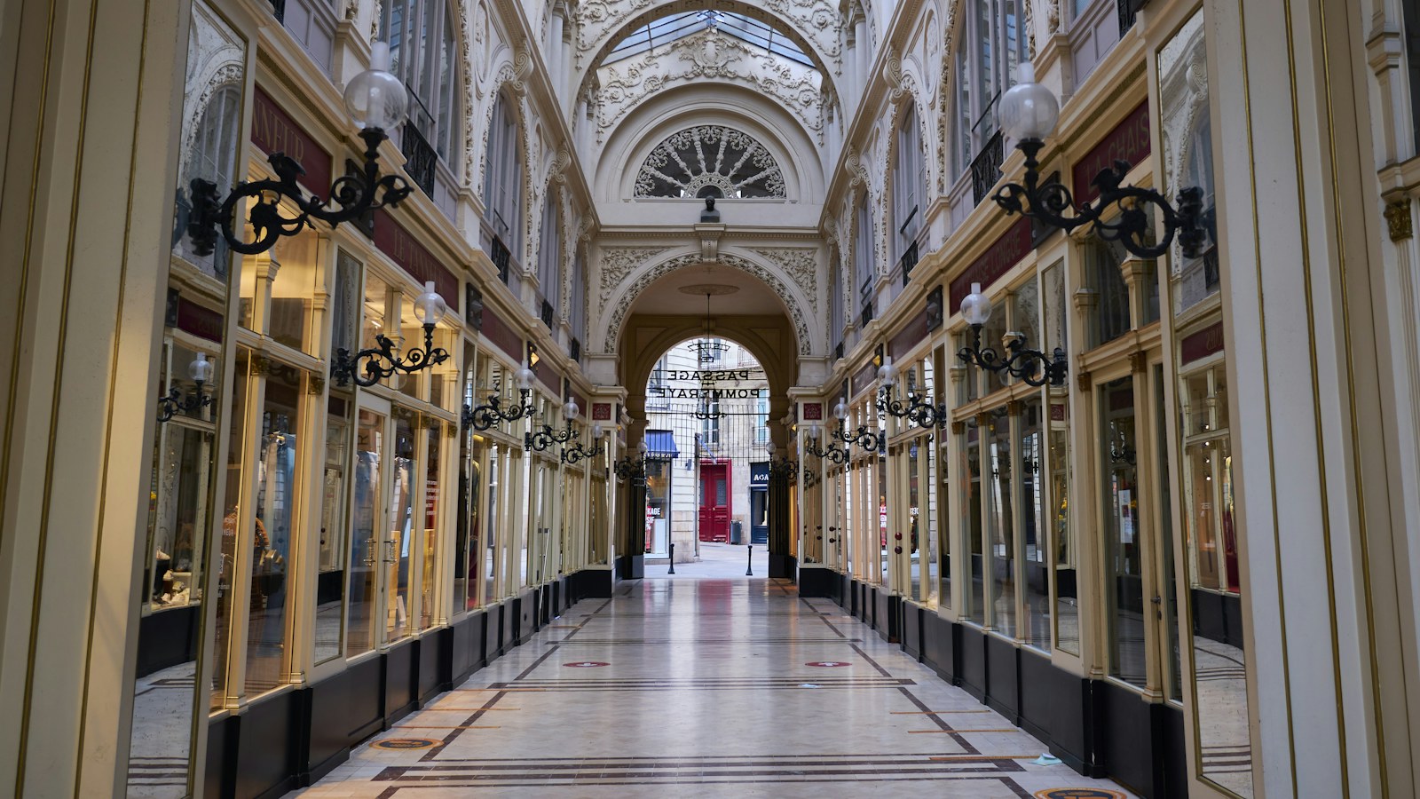 Galerie couverte du passage Pommeraye à Nantes